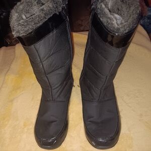 Women's size 8.5, Agatha winter boots